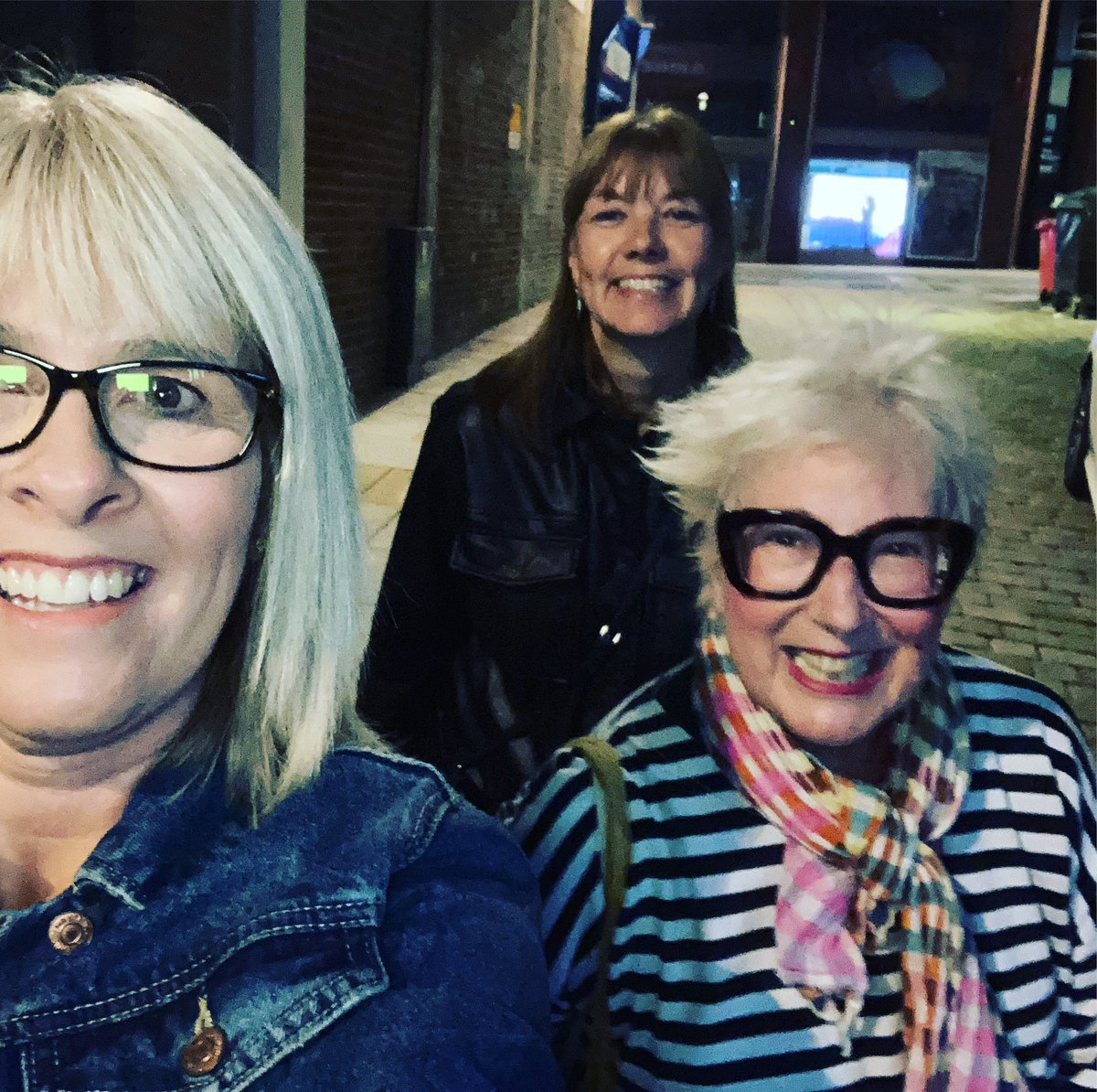 WILKO200's tweet photo. @jennyeclair Great night Jenny , thanks for the photo x https://t.co/xsGVelHrmC