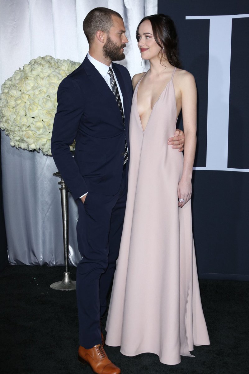 Please and Thank you #damie #dakotajohnson #jamiedornan fave couple forever ❤