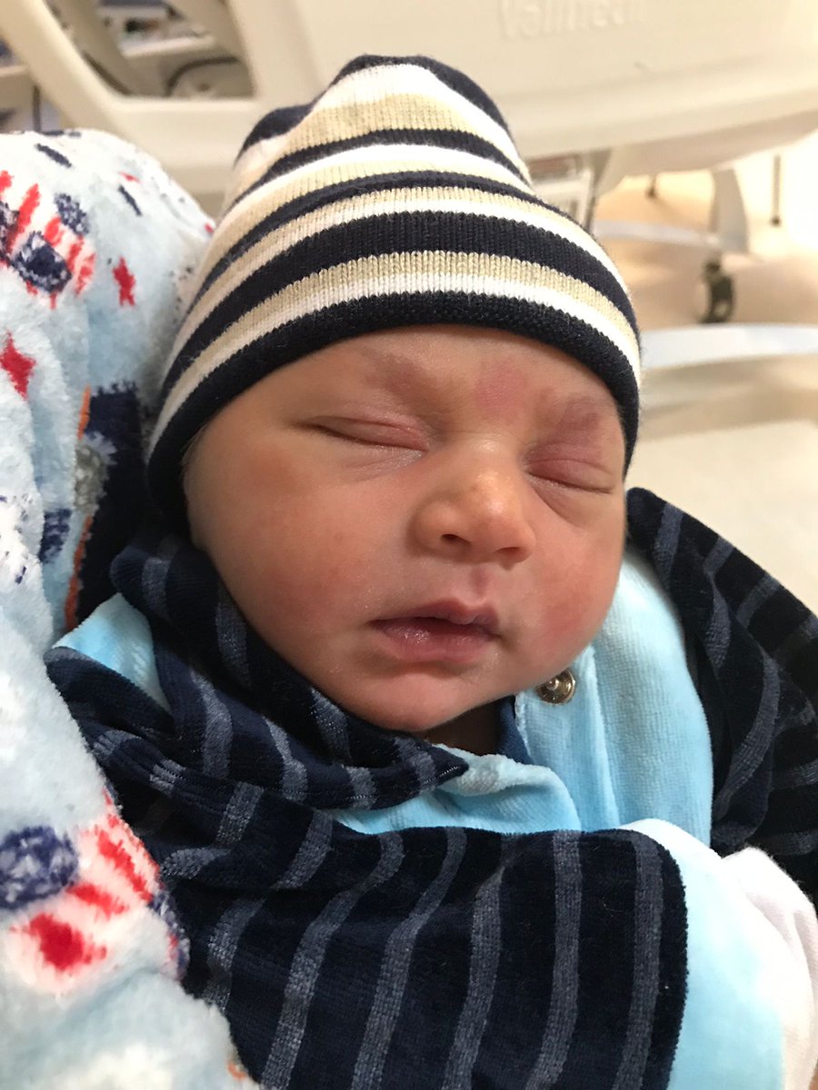 ArabeSheyk's tweet photo. Vou te mostrar o neném com carinha de malvadão !!! Te amo meu filho me esforçarei o máximo pra ser o melhor pai do mundo pra VC sonho realizado com sucesso 💙👣👶 https://t.co/9xV6EHTQn8