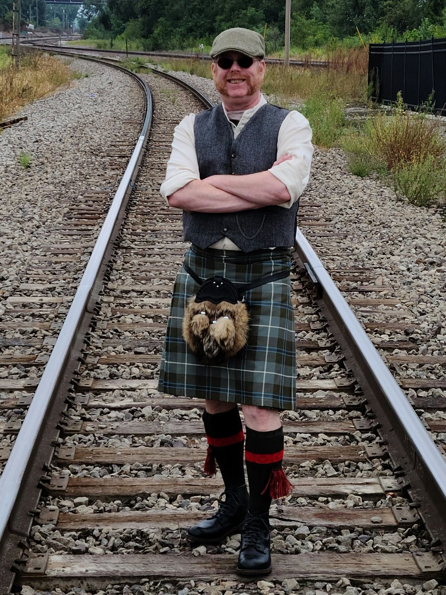 KiltedG's tweet image. Went to Hannibal for their Big River Steampunk Festival. Of course I had to go kilted.