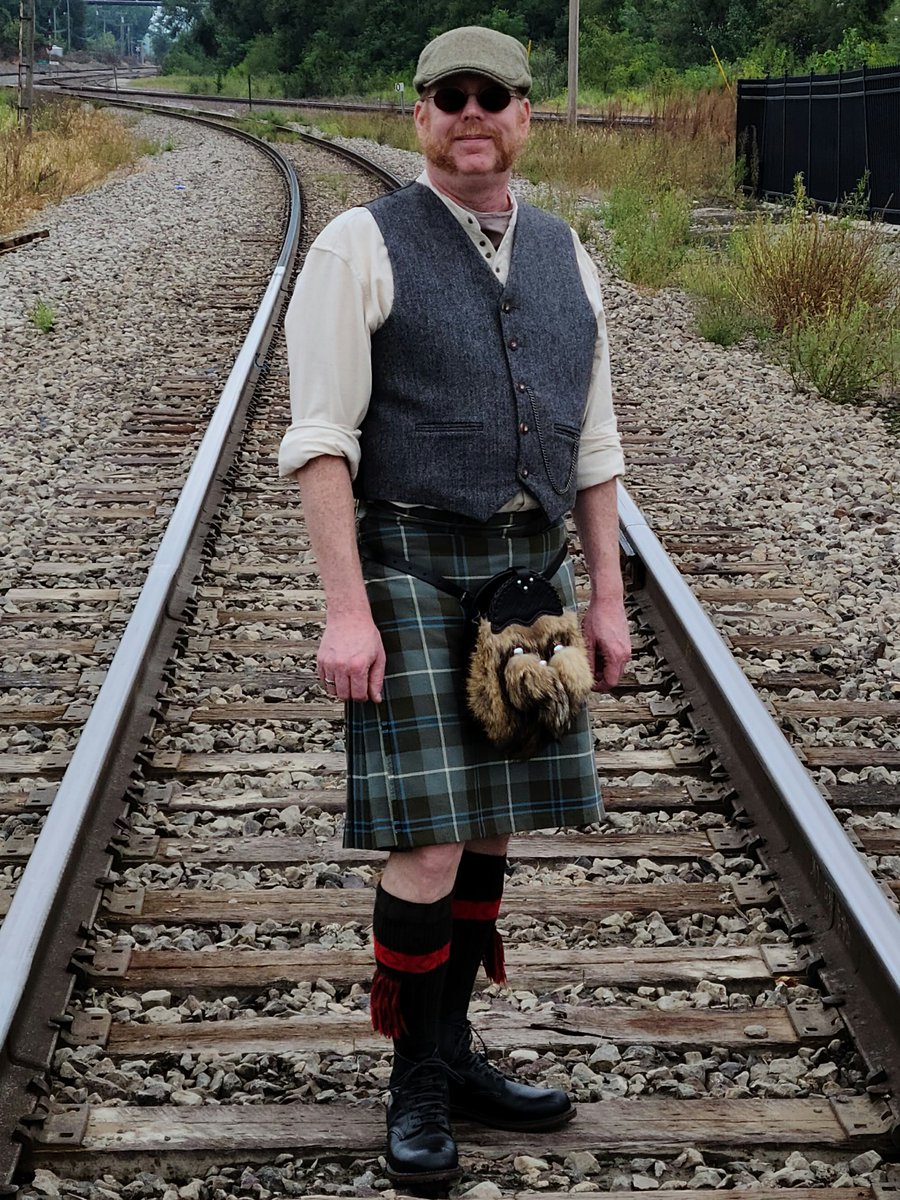 KiltedG's tweet image. Went to Hannibal for their Big River Steampunk Festival. Of course I had to go kilted.