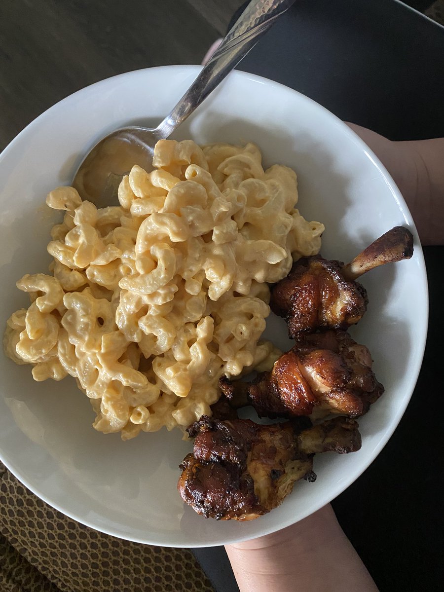 GatorDominicano's tweet image. Both homemade! Wife did the Mac and cheese tho! #NotBoxed