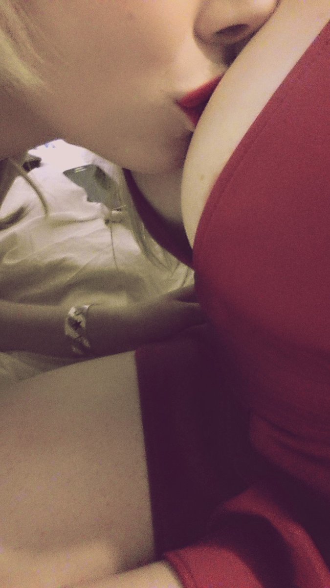 PrincesZelda_BR's tweet photo. Let the fun begin. #bigboobies #femaleLove #Bisexual #Mood #horny #partytime #girllove @MagickFUnicorn <3 https://t.co/ZcrNsJsAo0