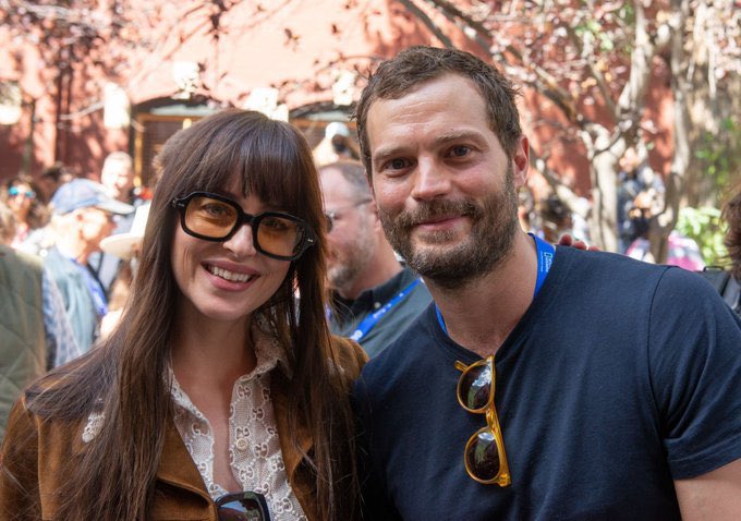 dakotaj_updates's tweet photo. NEW: Dakota Johnson and Jamie Dornan at Telluride Film Festival today. #DakotaJohnson https://t.co/Ap7hHO8inB