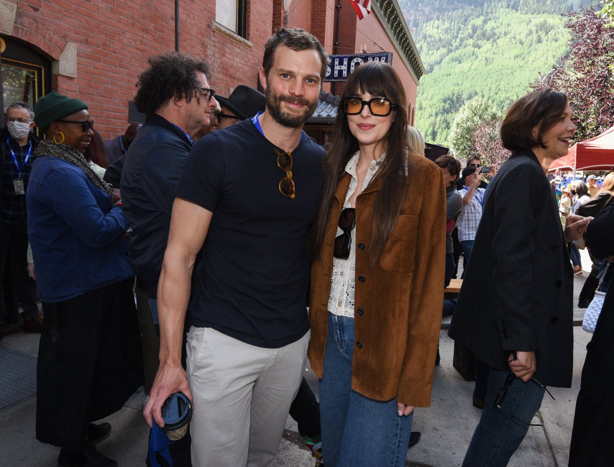 dakotaj_updates's tweet photo. NEW: Dakota Johnson and Jamie Dornan at Telluride Film Festival today. #DakotaJohnson https://t.co/Ap7hHO8inB
