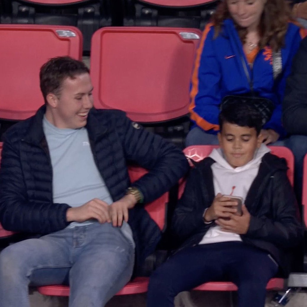 _BeFootball's tweet image. Ce petit a pris sa photo avec Memphis et va pouvoir bientôt flex 😂