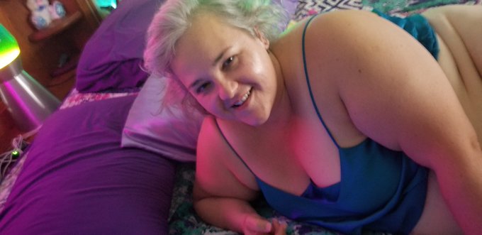 1 pic. We had so much fun doing our #camshow on #xhamsterlive 

#bbw #bbwmature #xhamster #maturebbw