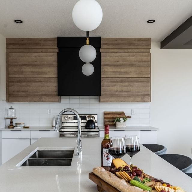 MuttiHomes's tweet photo. What a perfect evening to be stuck inside with some wine and a charcuterie board! 

Thank you @devinder8910 for capturing this moment! https://t.co/Yaug2BCSBo