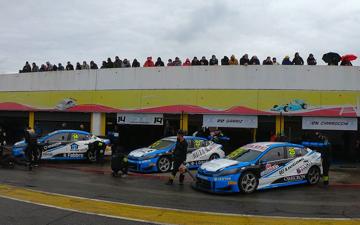 Equipo FDC (@equipofdc) on Twitter photo La lluvia sorprendió en la clasificación y no quedamos equilibrados con nuestros autos 🏁
P12 Ciarrocchi/Chapur ✔️
P16 Garriz/Luque ✔️
P18 Cravero/Scuncio ✔️
.
📸 <a href="/fotoscejas/">Guillermo Martín Cejas</a>
.
#200kmBA #STC2000 La lluvia sorprendió en la clasificación y no quedamos equilibrados con nuestros autos 🏁
P12 Ciarrocchi/Chapur ✔️
P16 Garriz/Luque ✔️
P18 Cravero/Scuncio ✔️
.
📸 <a href="/fotoscejas/">Guillermo Martín Cejas</a>
.
#200kmBA #STC2000