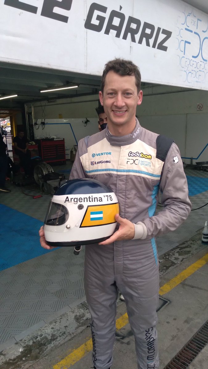 <a href="/chelociarrocchi/">Marcelo Ciarrocchi</a> Con el casco del Lole Reutemann