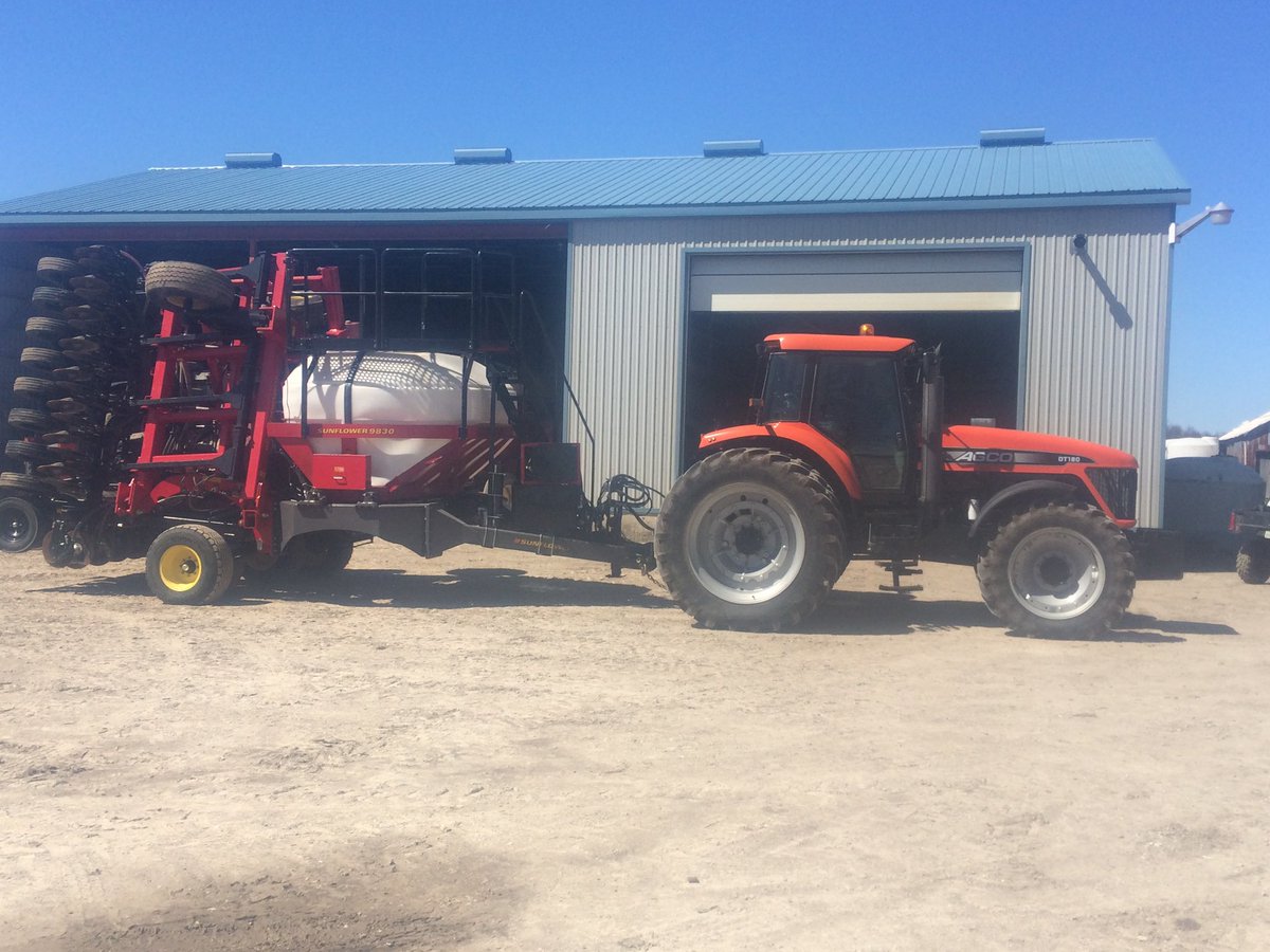 skbiesen's tweet photo. For sale 2016 Sunflower 9830NT. New boots and blades this spring. $85000 obo. Call or text 519-881-8212 https://t.co/HPL1DtTGN9