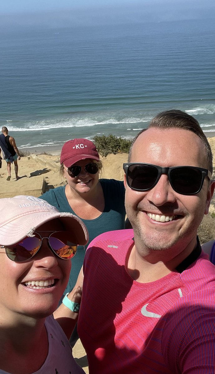ericksonchristi's tweet photo. Accepting the @AmerCancerCEO challenge to get active by hiking in Torrey Pines! #ACSCEOchallenge @amychristine80 @tcam83 https://t.co/aq5EVgbc4V