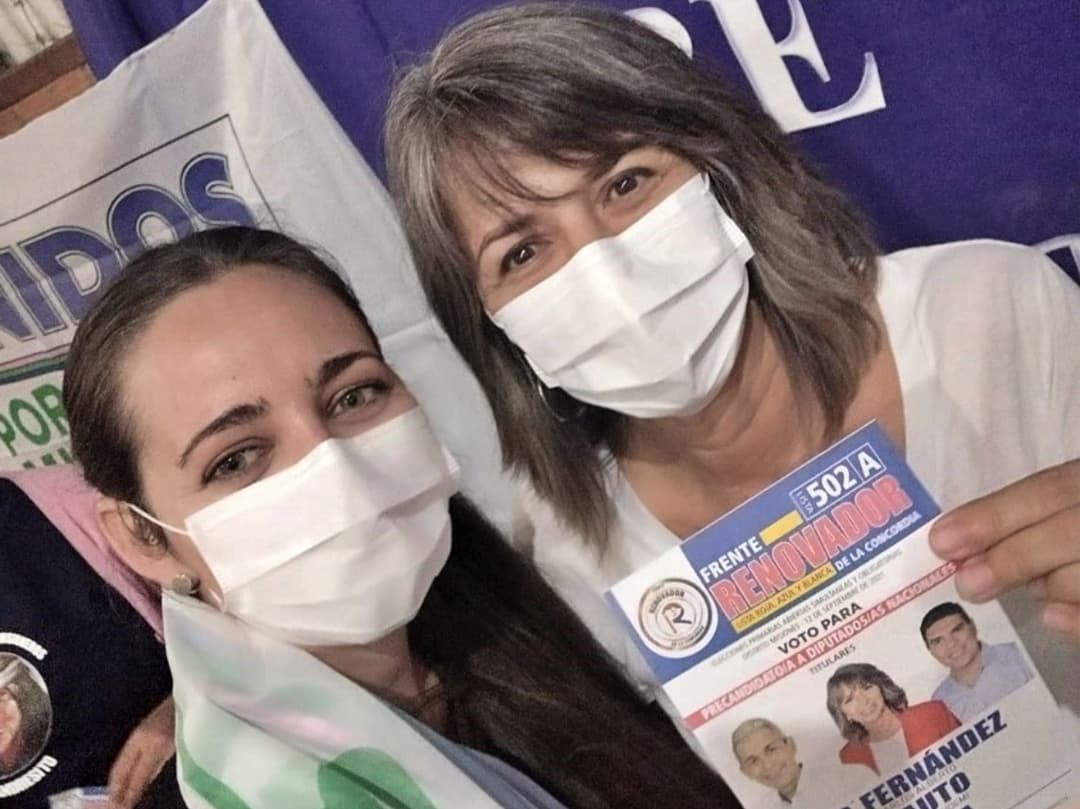 LucianaScromeda's tweet photo. #UnidosPorMisiones
#ItaembeMini: Junto a otros militantes, participé de la charla brindada por nuestra pre candidata a diputada nacional Claudia Gauto.
Gracias Carlos Vigo por la invitación, diputada @AdrianaBezus, @Miguelpintoscge, Facundo Galeano.
#Lista502A
#VotaRenovacion https://t.co/pCAUCXgN6M
