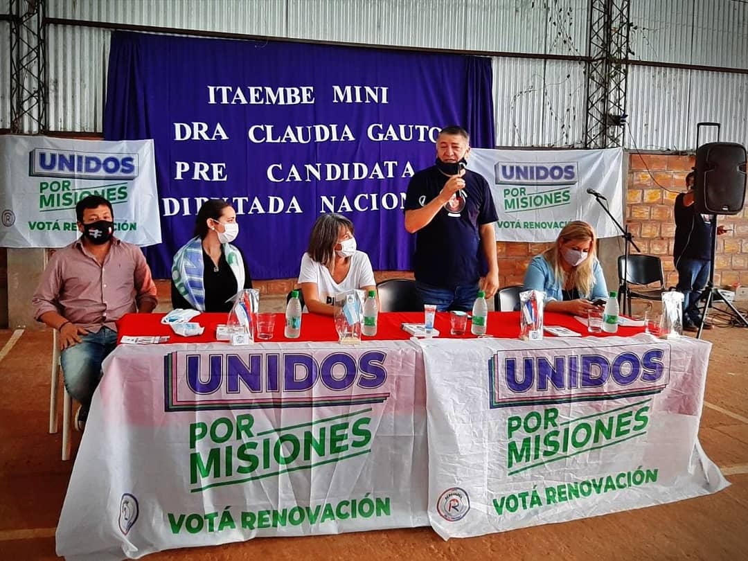 LucianaScromeda's tweet photo. #UnidosPorMisiones
#ItaembeMini: Junto a otros militantes, participé de la charla brindada por nuestra pre candidata a diputada nacional Claudia Gauto.
Gracias Carlos Vigo por la invitación, diputada @AdrianaBezus, @Miguelpintoscge, Facundo Galeano.
#Lista502A
#VotaRenovacion https://t.co/pCAUCXgN6M