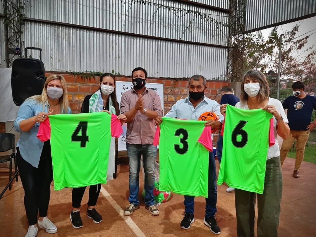 LucianaScromeda's tweet photo. #UnidosPorMisiones
#ItaembeMini: Junto a otros militantes, participé de la charla brindada por nuestra pre candidata a diputada nacional Claudia Gauto.
Gracias Carlos Vigo por la invitación, diputada @AdrianaBezus, @Miguelpintoscge, Facundo Galeano.
#Lista502A
#VotaRenovacion https://t.co/pCAUCXgN6M