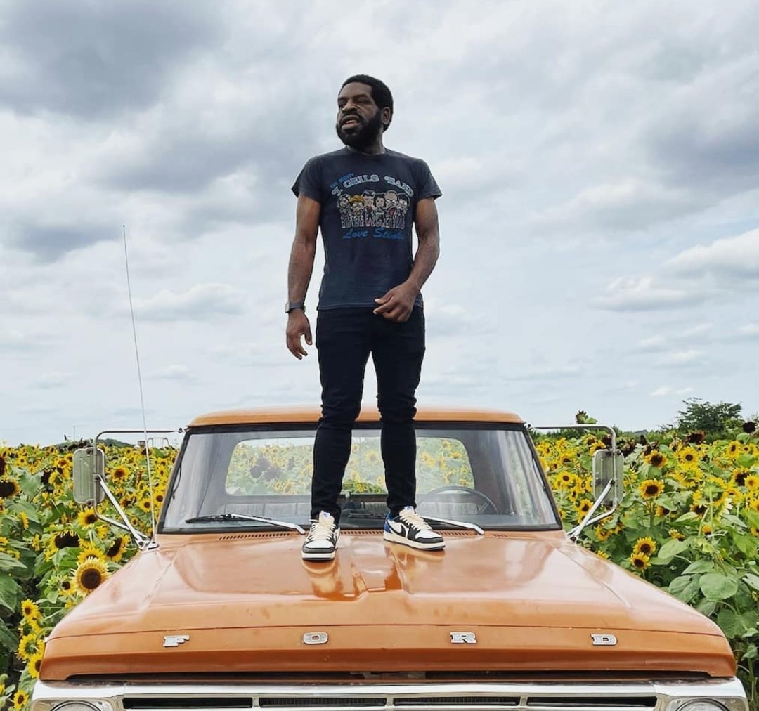 Went to the Sunflower Farm in Urbana today, saw some birds &amp; bees &amp; flowers &amp; a truck