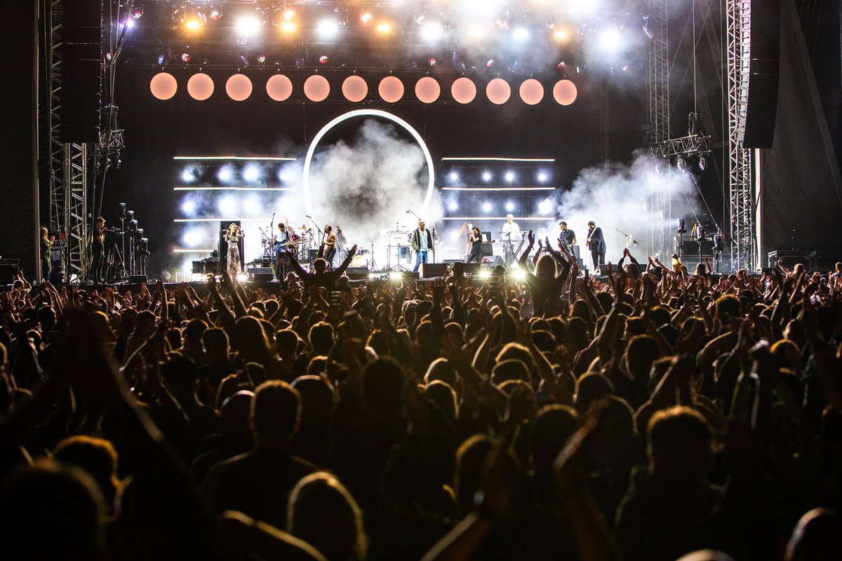 nbhdweekender's tweet photo. What a way to end day two in the neighbourhood with the almighty @wearejames! 

Get home safe and see you all for round three tomorrow... https://t.co/h3PgNOiMig
