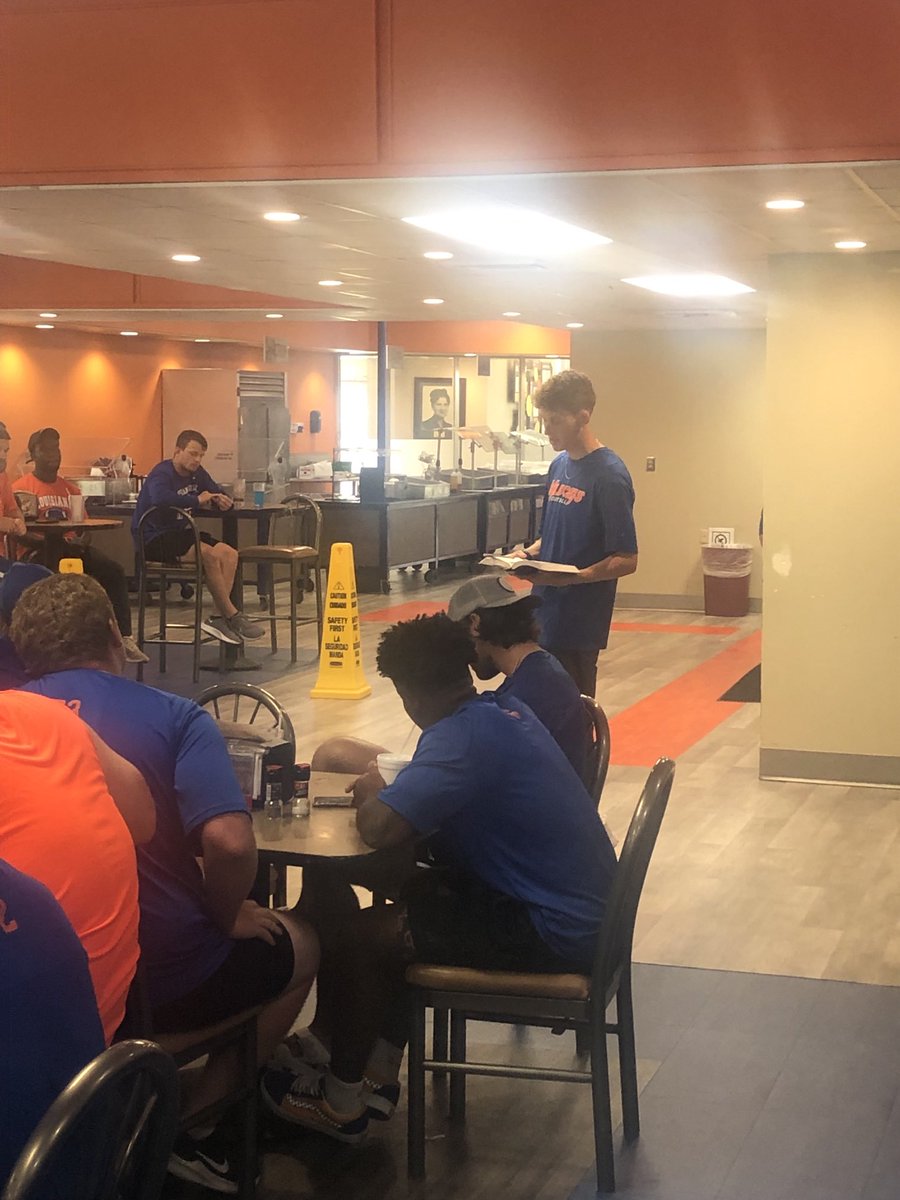 drewmaddox8's tweet photo. Always great to see when one of our players asked to do devotion! #humble https://t.co/NZdcgwoAOU
