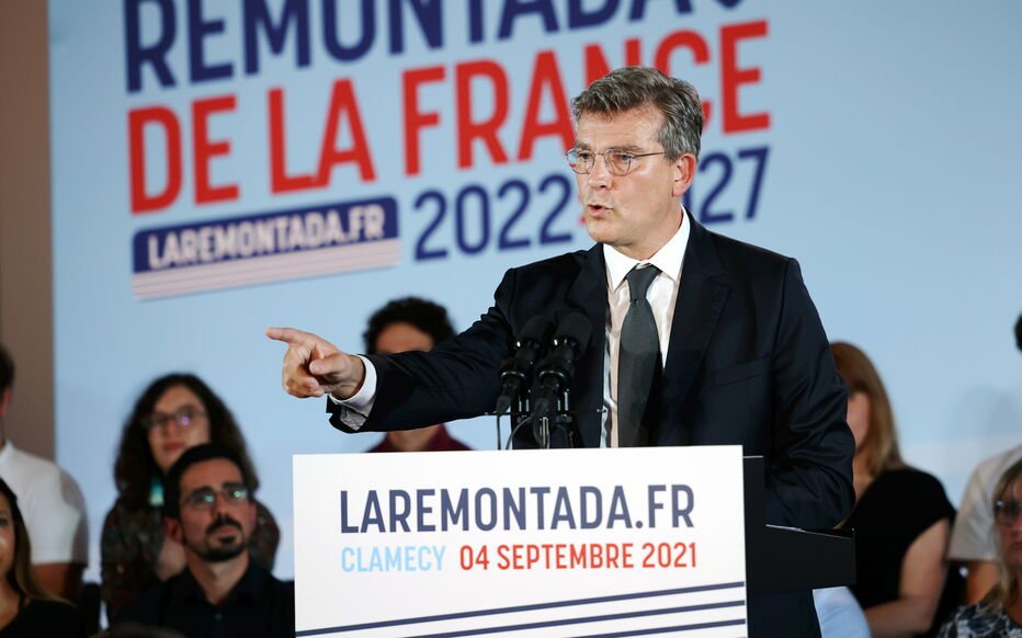TalkMyFootball's tweet photo. Donc Montebourg se présente pour 2022 avec un Slogan en espagnol et faisant référence à une humiliation historique du foot français. Champion. https://t.co/tmXkVgVNDY