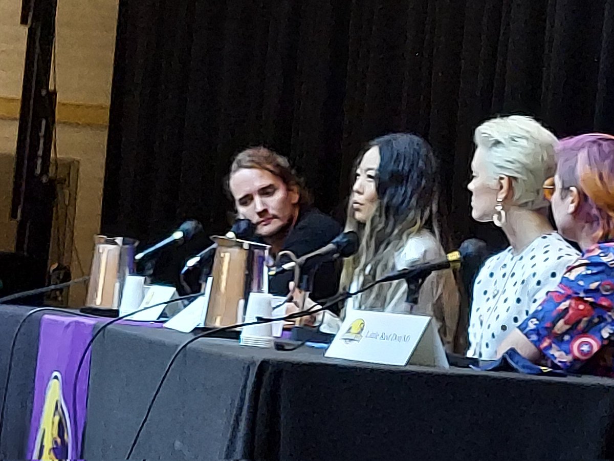 Batwoman cast- <a href="/DragonCon/">💐🌼Dragon Con 🌹🌺</a> <a href="/wallisday/">Wallis Day</a> <a href="/NicoleKang/">Nicole Kang</a> #DragonCon2021