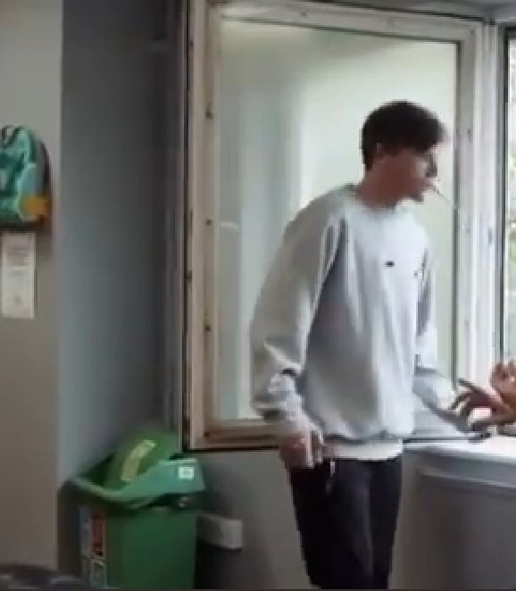 rxnoftb's tweet photo. el documental muy bonito PERO me explica alguien la necesidad de poner a simon cowell a la izquierda de louis en esta escena? es que sinceramente después de todo lo que louis pasó, tenga que aparecer en su documental cowell... EN FIN https://t.co/Q9cZWKLIu6
