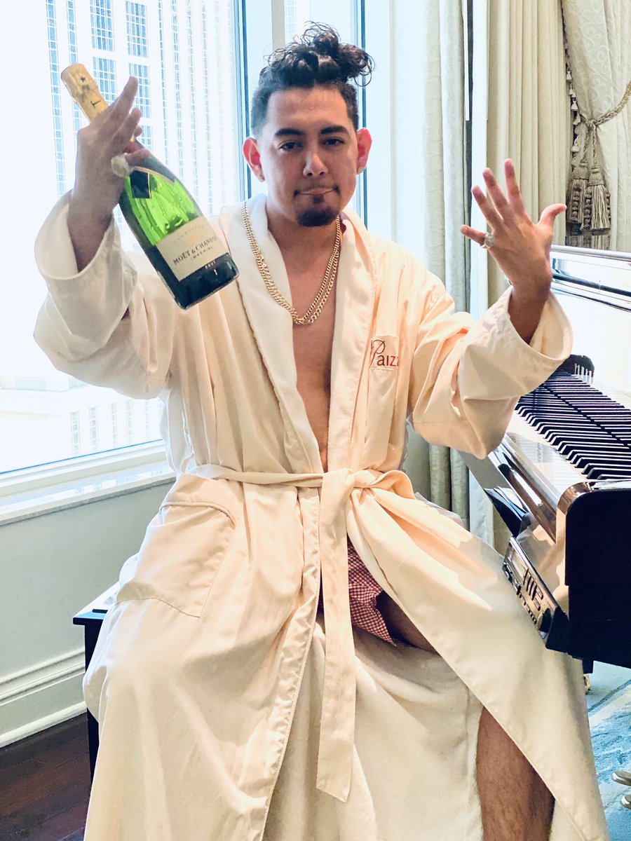BaggsAguilera's tweet photo. I mean I do deserve it π°
From rocks on my feet to Presidential Suites! πΎπΊπΈπ°π
First Vacation in Vegas living Lavish
#TheVenetian #presidental #BigPrezzy https://t.co/TTzK0wdQdT