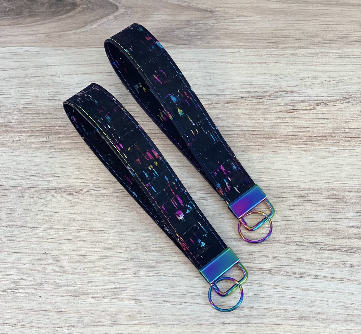 EverydayHb's tweet photo. Excited to share the latest addition to my #etsy shop: Rainbow Cork Keychain Wristlet https://t.co/75iAm5IqyX #keyfob #keyholder #rainbow #giftsforher #teachergift #stockingstuffer #wristlet #keychain #colorful https://t.co/SQdMlMnp72