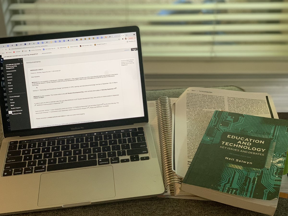 MrsWLindsey's tweet photo. Starting Grad School was the BEST decision I’ve made this year. Learning and Growing so much already! @UTSAGradSchool #BirdsUp #LearningDesignTechnology #GlowUp https://t.co/YXX12X3A16