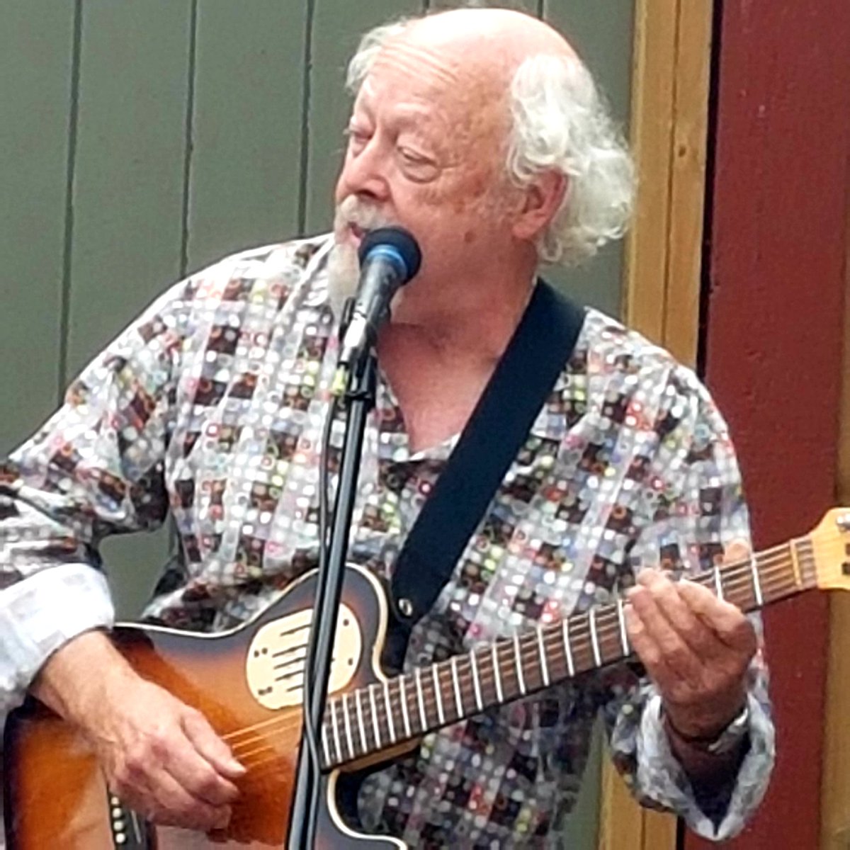 We had a great time yesterday at the Heritage Mews in Nanaimo.  It was live gig #3 since the pandemic started and a good warm-up for the full evening I'll be doing this coming Wednesday for Harbour City Concerts. Still a few seats available, come on down!
eventbrite.ca/e/david-essig-…