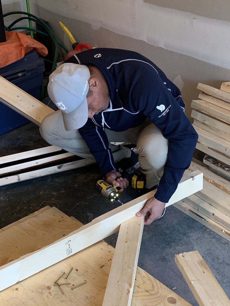 KKotchilea's tweet photo. Building our signs! #nwtpoli https://t.co/Qz7nvgq0rl