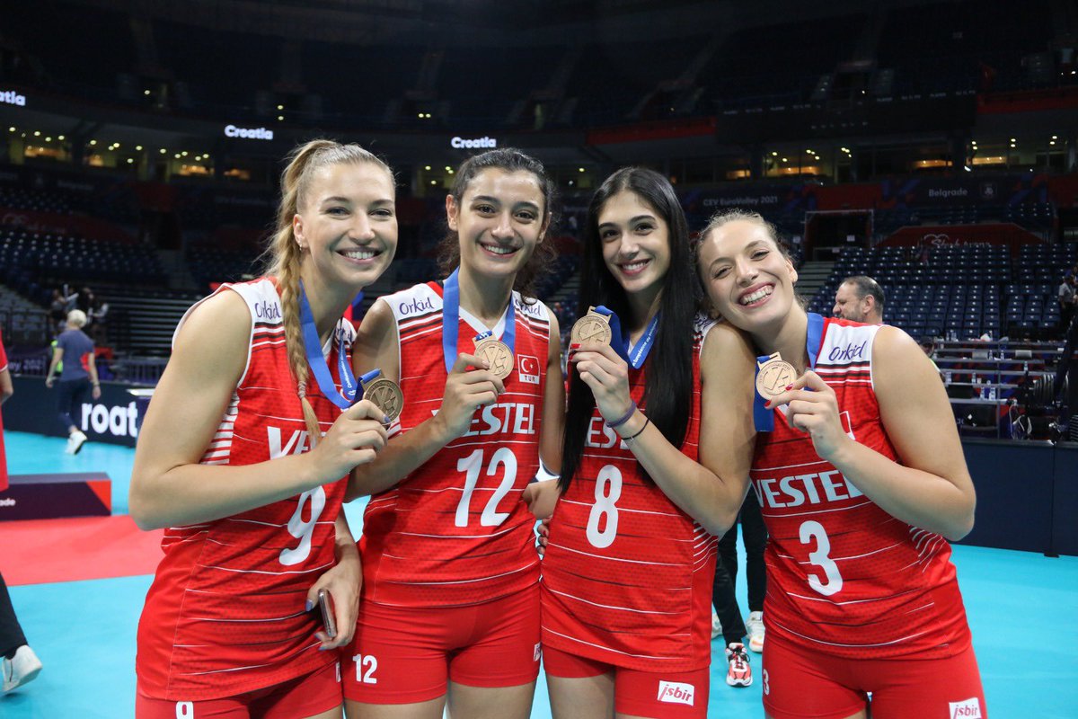 👸🏻Filenin Sultanları madalyalarına kavuştu. 🥉

#ŞimdiAvrupaŞampiyonasıZamanı
#ŞimdiVoleybolZamanı
#BizVoleybolÜlkesiyiz
#EuroVolleyW