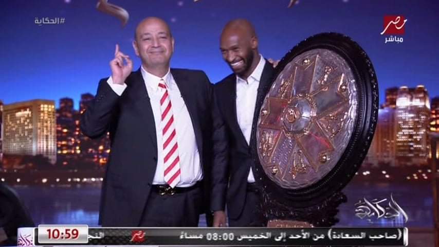 SarahAbdelbaky1's tweet photo. 📸| شيكابالا أثناء دخوله بدرع الدوري في برنامج "الحكاية" مع عمرو أديب. https://t.co/SWbOuxOMUZ