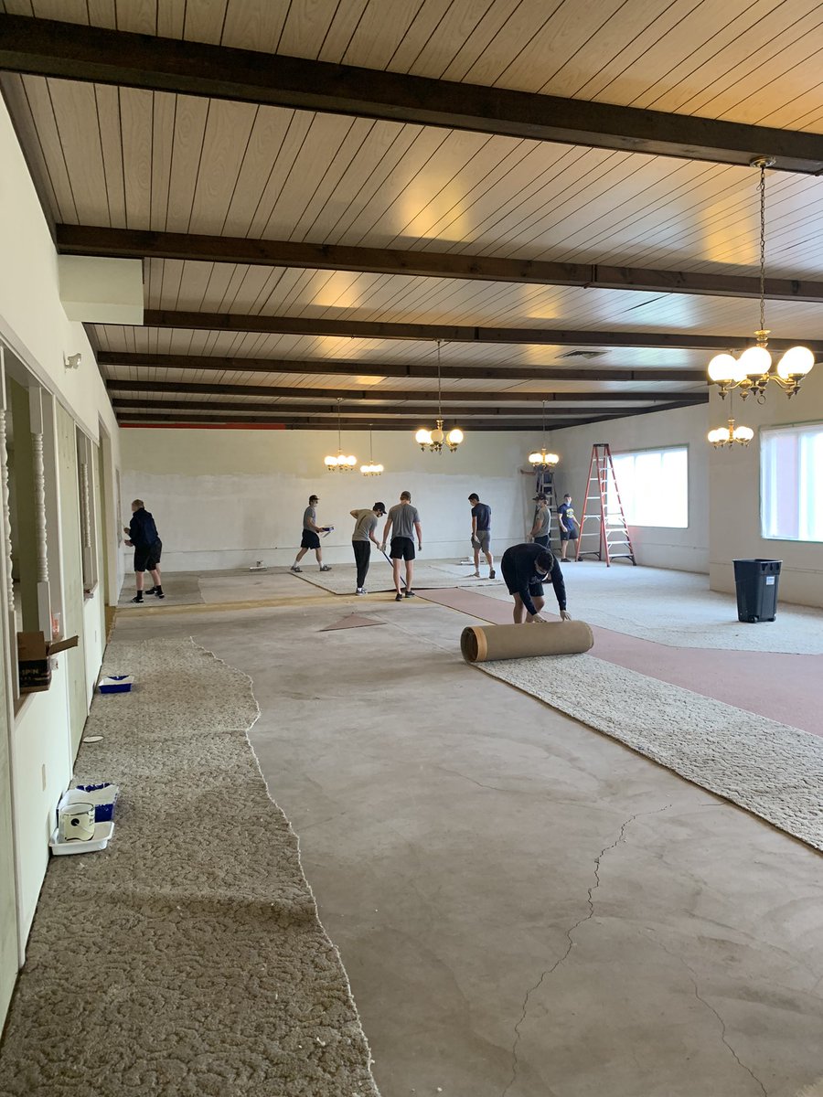 WilkesMHockey's tweet photo. This morning our young men played a hand in helping to renovate and paint the @Habitat_org Restore building. A truly rewarding experience. #ColonelCountry https://t.co/LSPC0RKbQb