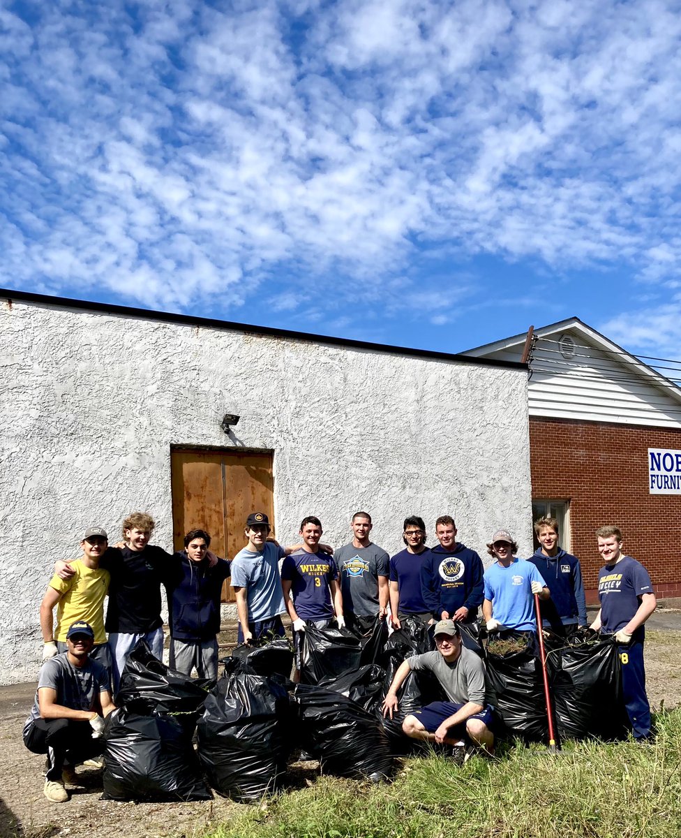 WilkesMHockey's tweet photo. This morning our young men played a hand in helping to renovate and paint the @Habitat_org Restore building. A truly rewarding experience. #ColonelCountry https://t.co/LSPC0RKbQb