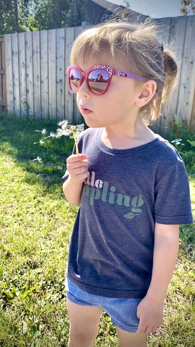 ChristinaKottm2's tweet photo. Make a wish! #Dandelion #naturelover #daughters #daughterlove #AlbertaCanada #BeautifulWorld #outexploring #NaturePhotography #nature #Autumn #OutWalking #LaborDayWeekend #QualityTime #family #MyPrincess https://t.co/DsR8lIQNQu