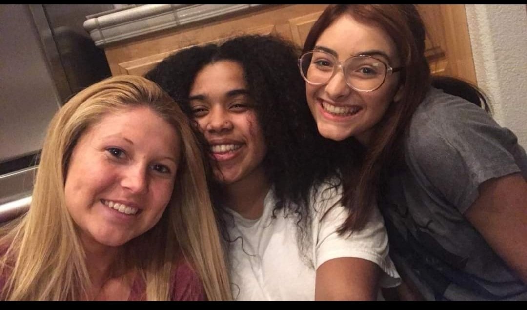 bunnione's tweet photo. Sending you all my love on your new adventure.  So excited to see what you do next. Your incredible spirit will be missed. https://t.co/LvdxzKmItJ