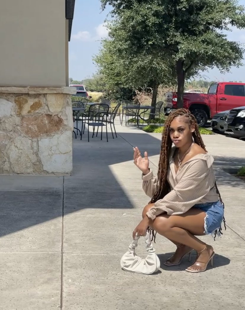 NylahBaby2's tweet photo. jhene aiko - what a life 4:47 .. 🤎✨ https://t.co/qEyU7fwtjj