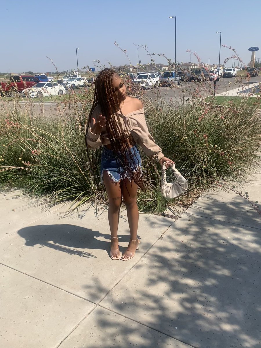 NylahBaby2's tweet photo. jhene aiko - what a life 4:47 .. 🤎✨ https://t.co/qEyU7fwtjj
