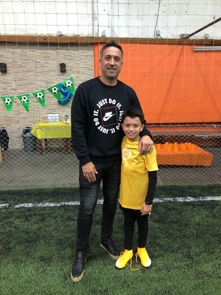 AdrianBerbia's tweet photo. Feliz cumple Thiago!!!
Te amamos 💗#9 🎂
#nuestromayororgullo
#felizcumpleaños https://t.co/VDMdQxZTlh