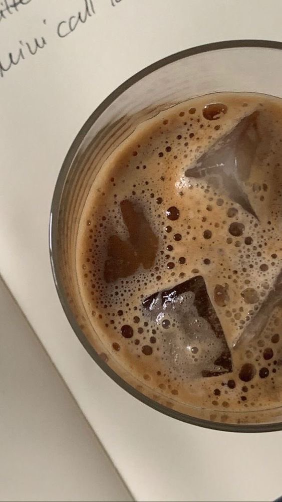 badestoutfit's tweet photo. iced coffee everywhere at any time https://t.co/0ZkW7vf2LQ