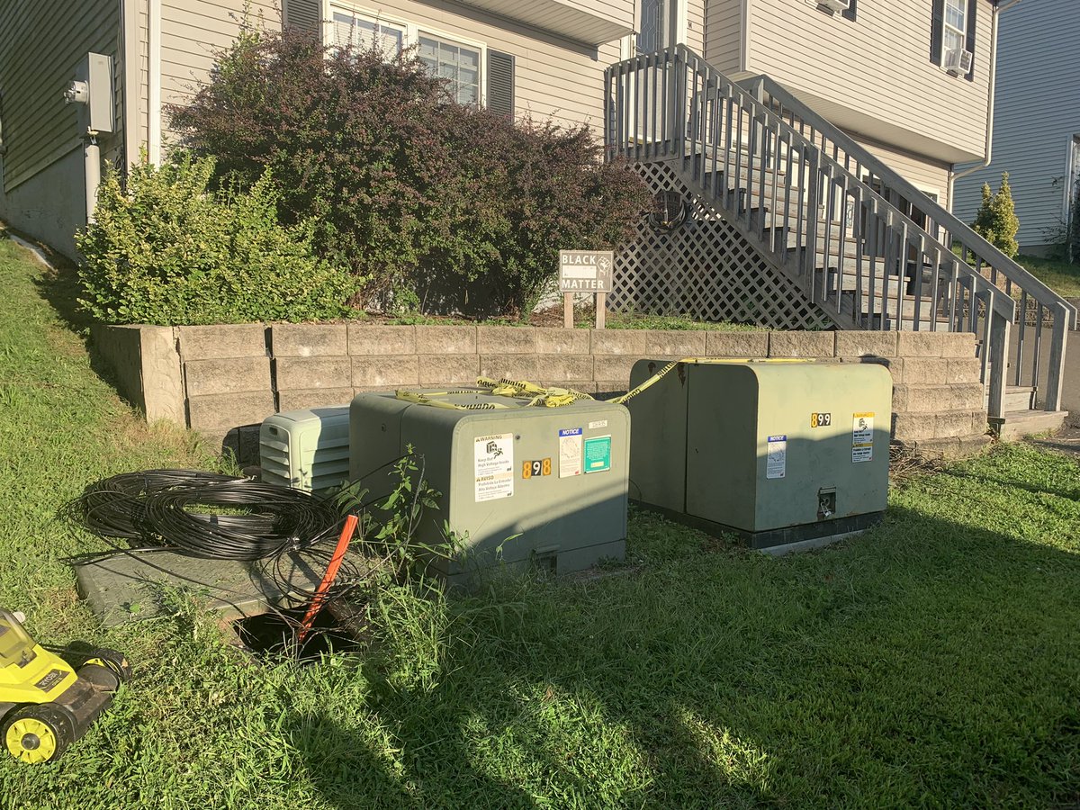 ThatDadEd's tweet photo. @FrontierCorp is this how you leave things???  Come clean up your mess.  #3weeksnow https://t.co/H7MnN0EfGY