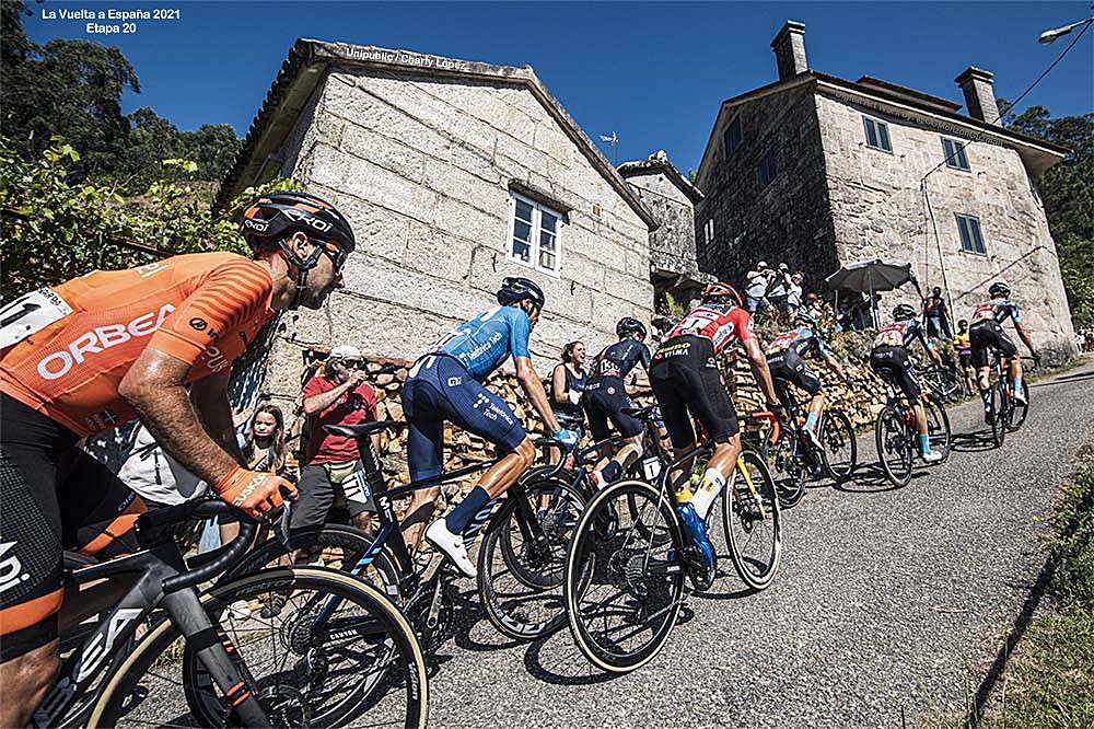 CGMonzonGuzman's tweet photo. #photography #ciclismo #cyclisme #cycling #Radfahren #Wielrennen #kolesarjenje #cykling #骑自行车 #サイクリング #Sanxenxo #ComarcaDeSalnés #OSalnés #MunicipioDeMos #CastroDeHerville #ComarcaDeVigo #ProvinciaDePontevedra #Galicia #España #Spain #Espagne #LaVuelta21
THE CLIMB https://t.co/MADBDtzXRP