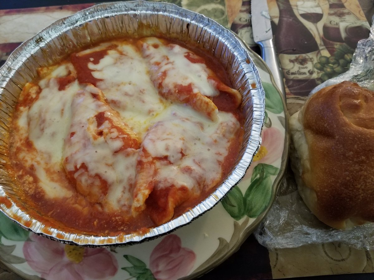 JohnLukeNYC's tweet image. #DinnerTime #StuffedShells #CheeseSausageCalzone From The #Pizzeria #Yummy