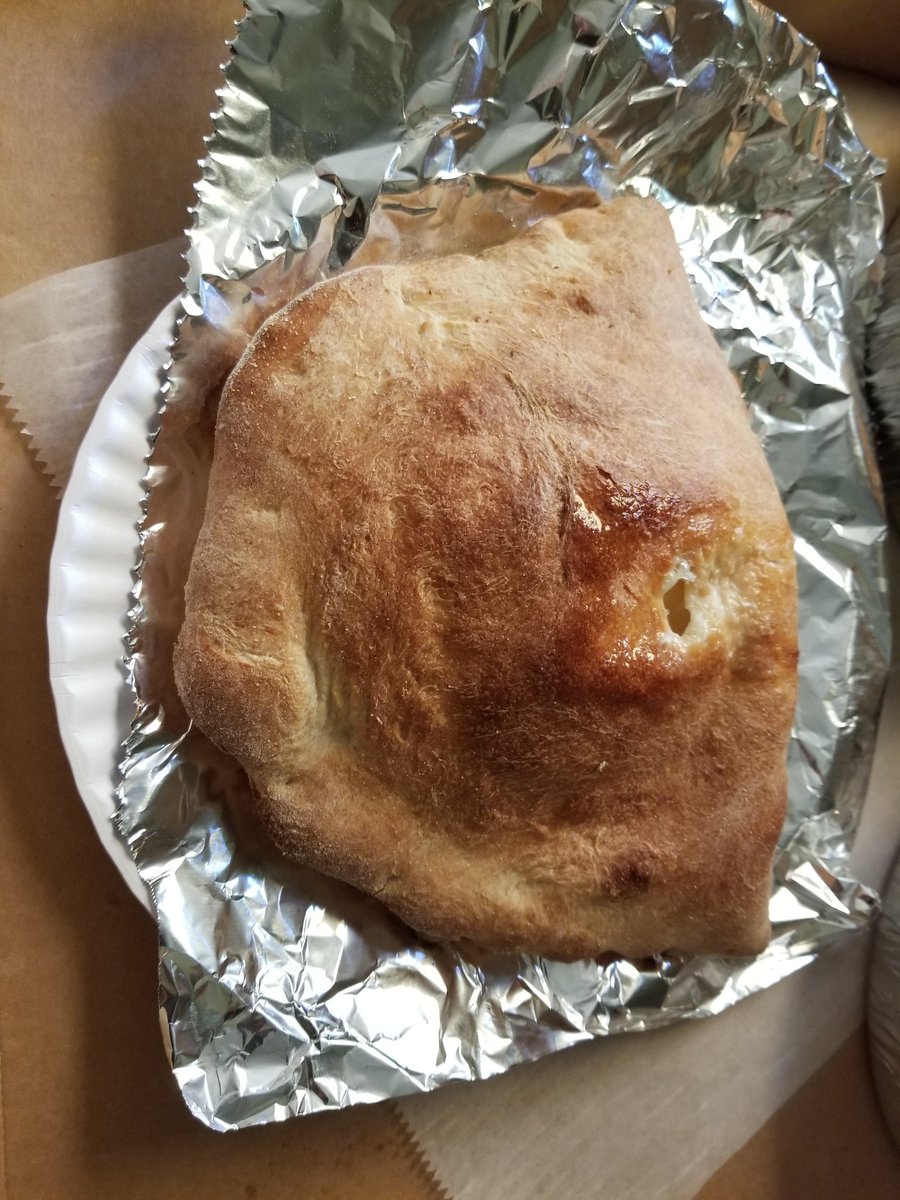 JohnLukeNYC's tweet image. #DinnerTime #StuffedShells #CheeseSausageCalzone From The #Pizzeria #Yummy