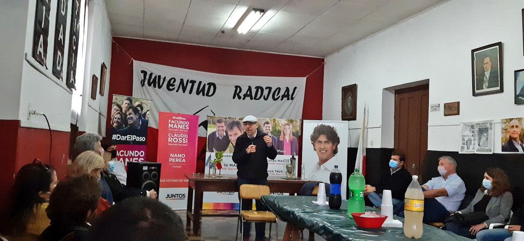 ClauDeLellis's tweet photo. Enorme gusto recibir y escuchar en San Antonio  de Areco al Diputado @fabiojquetglas, al Intendente @claudioarossi y a nuestro candidato @NanoPereaSADA
Tenemos candidatos inmensos en ambas listas!!
Gracias a los amigos @UCR_Areco @JRareco por la invitación!!
 #EsJuntos! 🤜🤛 https://t.co/BGXKZHe98P