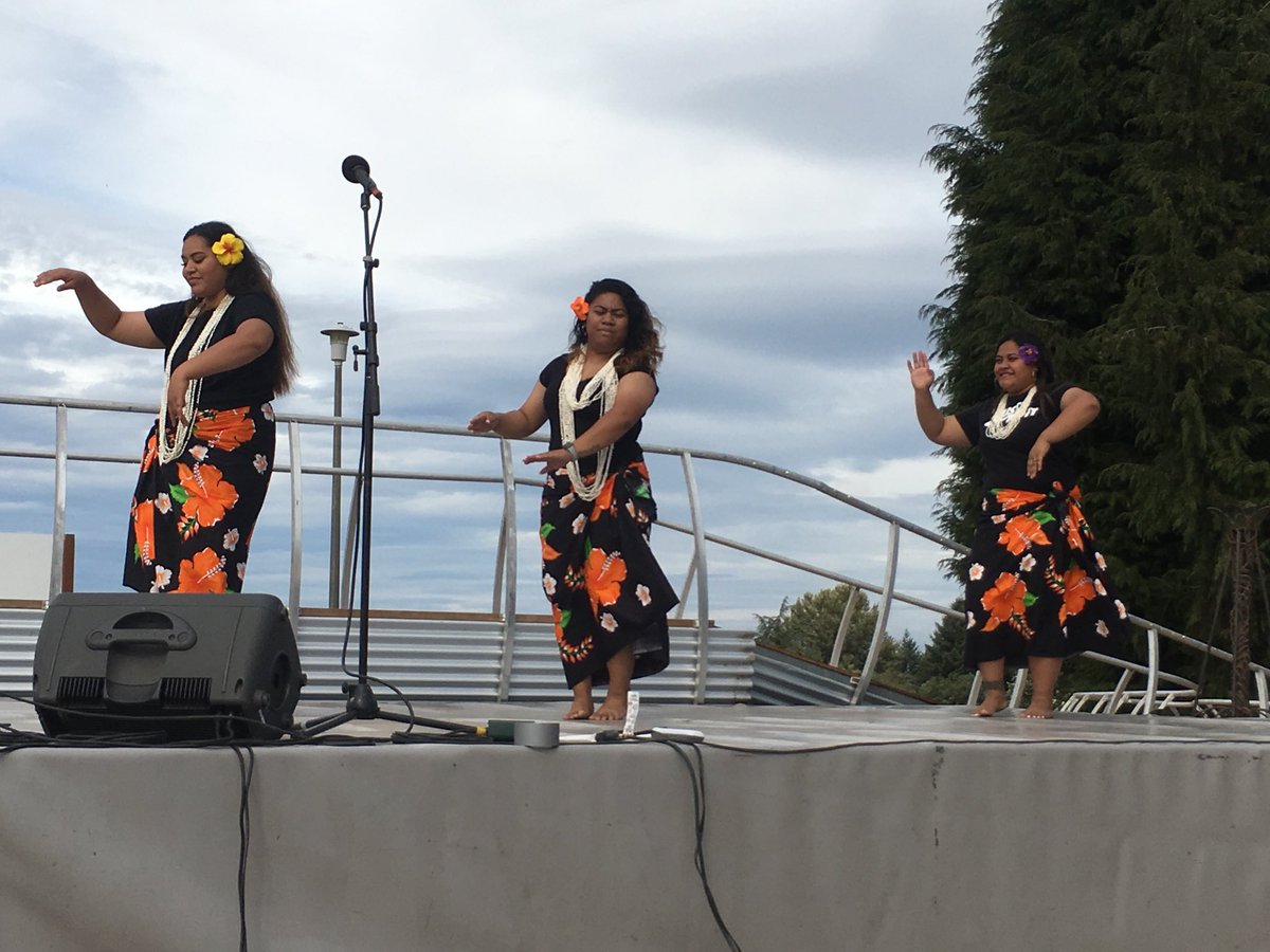 westseattleblog's tweet photo. Back at Westcrest Park for #CreatedCommons -Pacific Islander dancers right now, more dance, music, spoken word until 8 https://t.co/XawYyOHkKK