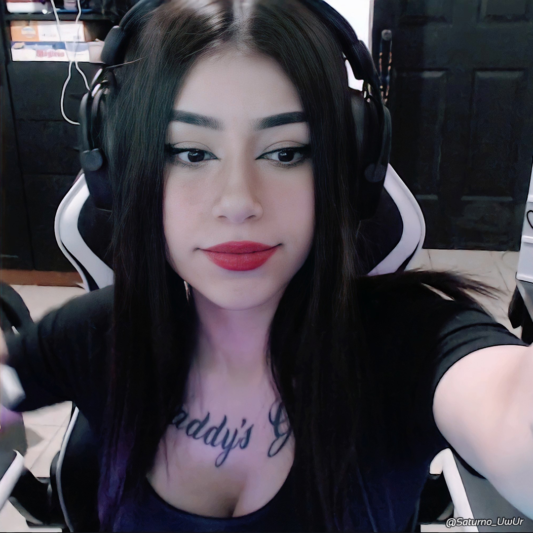 satuwurposting's tweet photo. ⭐️ @saturno_uwur ⭐️ https://t.co/L6ttztf75n ✨#streamer #twitch #twitchstreamer #twitchgirl #tattoos #tatuajes #beautiful #guapa #monterrey #cute #kawaiigirl #kawai #saturno_uwur  #monday  #mondayvibes #lunes #hyperxcloud #hyperxlatam #instagram #gamer #gamergirl ✨ https://t.co/mvJqbQ2ruI