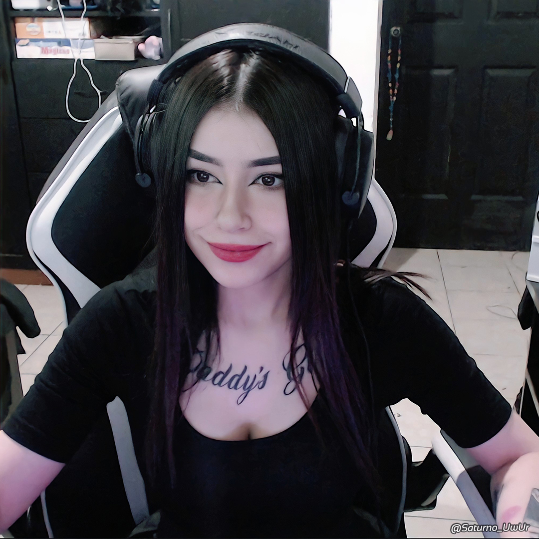 satuwurposting's tweet photo. ⭐️ @saturno_uwur ⭐️ https://t.co/L6ttztf75n ✨#streamer #twitch #twitchstreamer #twitchgirl #tattoos #tatuajes #beautiful #guapa #monterrey #cute #kawaiigirl #kawai #saturno_uwur  #sunday #sundaymotivation #sundayvibes #domingo #hyperxcloud #hyperxlatam  #gamer #gamergirl ✨ https://t.co/2O70vRuyUK