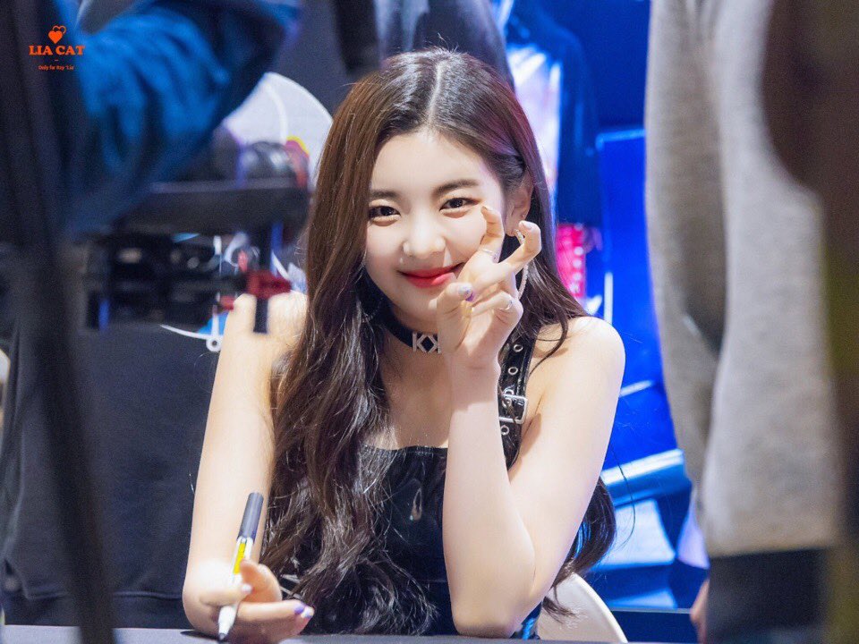WEMITZYRY's tweet photo. ❛     🧚🏼   #𝐇𝐀𝐍𝐀  *   Ɲᥱᥕ  %   υρ / dᥲtᥱ 있지  ?   𝕄𝗜𝗧𝗭𝗬𝐑𝐘  !  [ ℳ𝐢𝐒𝐓𝐄𝐑𝐘 ] a̶t̶ #AKINA_Debut

i’m so happy to be #𝐅𝐨𝐥𝐥𝐨𝐰𝐢𝐧𝐠_Akina en este nuevo capítulo y verla al fin debutar, por supuesto me se #AKINA_𝐁𝐀𝐁𝐄 de adelante pa tras pa chillar x aki https://t.co/HKceYQ3krE