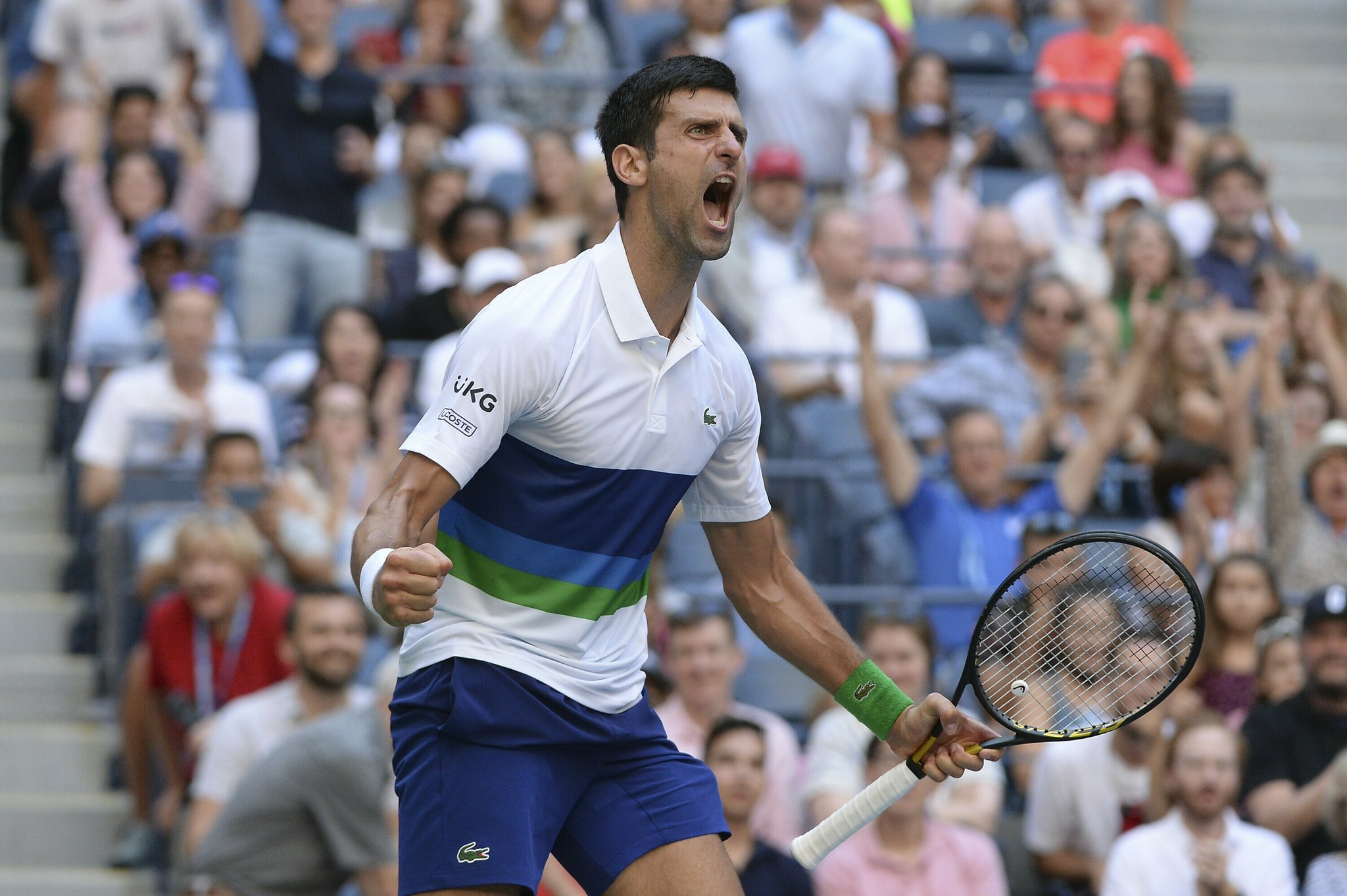 Novak Djokovic se coloca a tres triunfos de la gloria